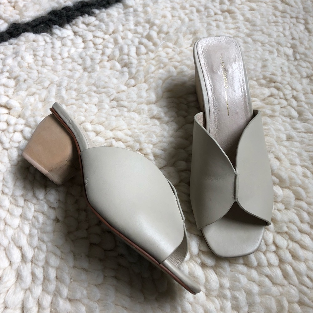 Intentionally Blank Jones Sandals